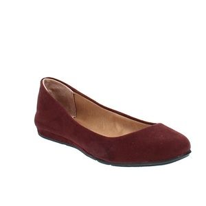 Beautiful Burgandy flats size 9